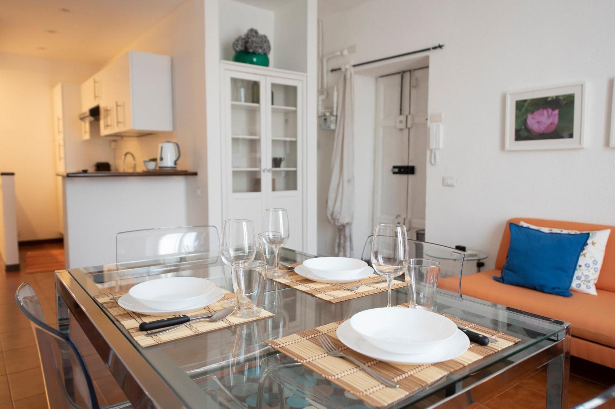 Bright Two-room Corso Genova Area *
